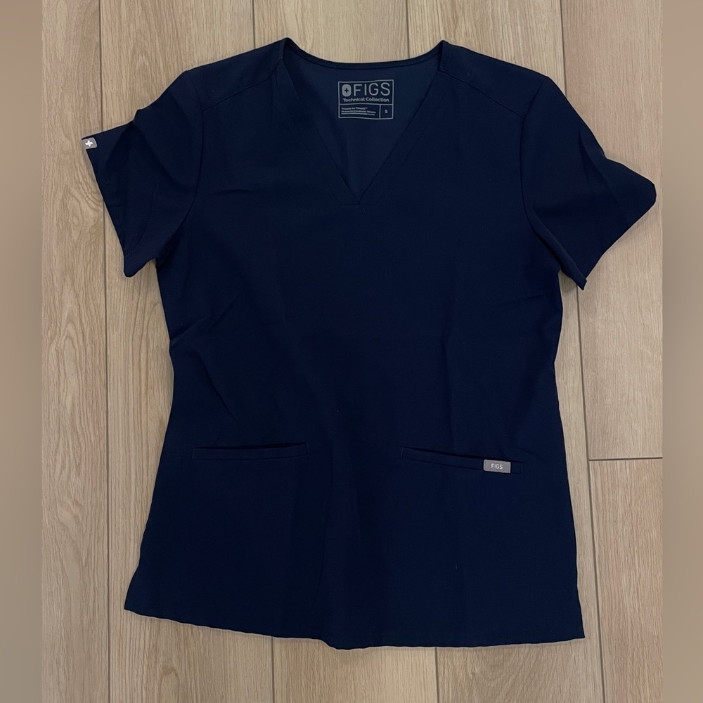 Figs double pocket scrub top